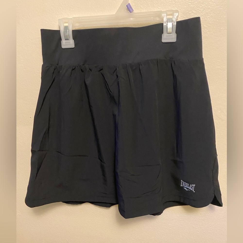 NWT Women’s Everlast side slit skort. Black with houndstooth shorts, Medium